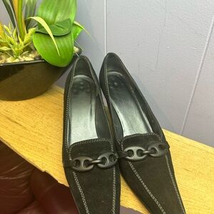 Elegant Black suede kitten heel shoes